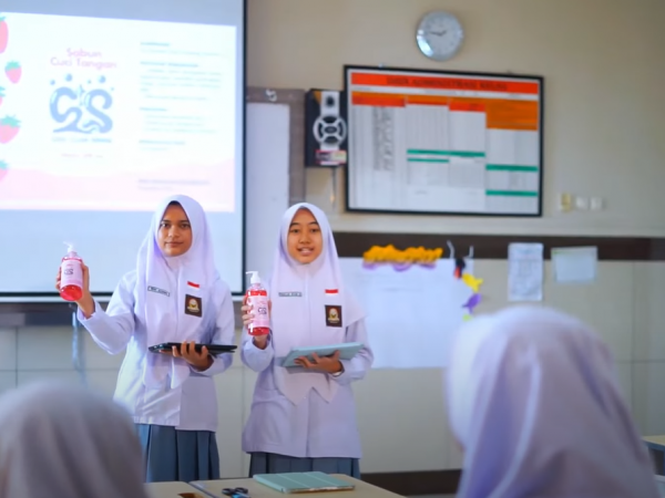 Teknologi Menjadikan Belajar Lebih Bermakna (Proyek Kolaborasi) Teknologi Menjadikan Belajar Lebih Bermakna (Proyek Kolaborasi)