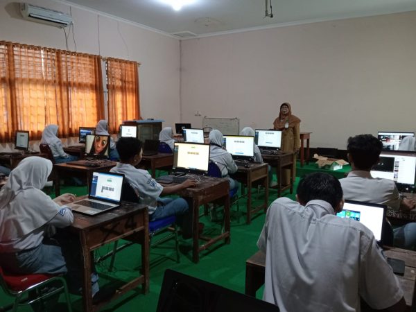 Asah Kemahiran Berbahasa, SMAN 14 Semarang Ikuti UKBI