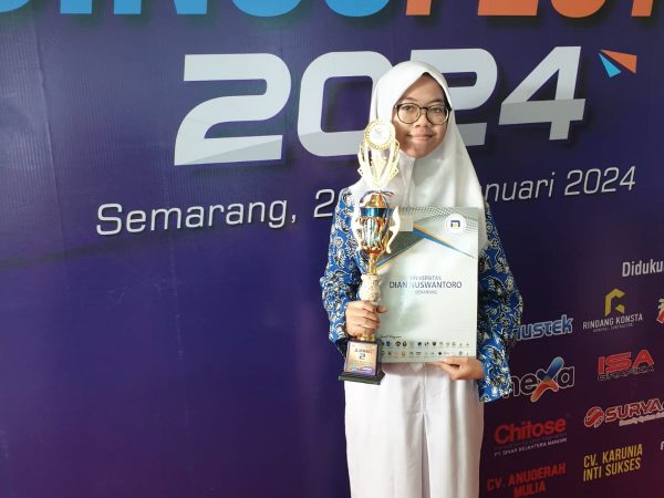 Azzahra Khesya Putri Wardani Kembali Raih Juara 2 Story Telling Bahasa Inggris Tingkat Nasional