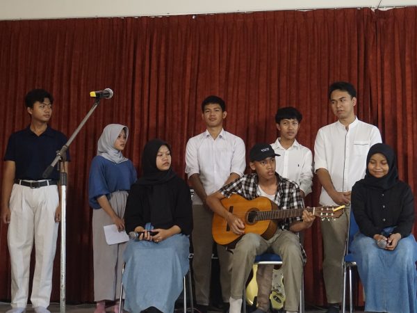 SMAN 12 Semarang Gelar Musikalisasi Puisi: Kolaborasi Unik Bahasa Indonesia & Seni Musik