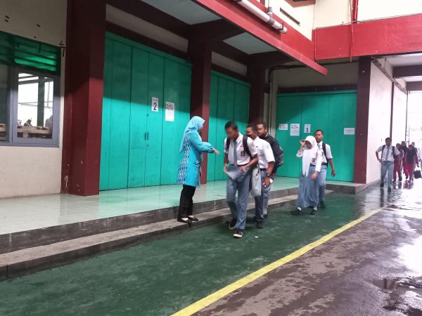 Mari Berjalan di Jalur Hijau SMKN 1 Tengaran