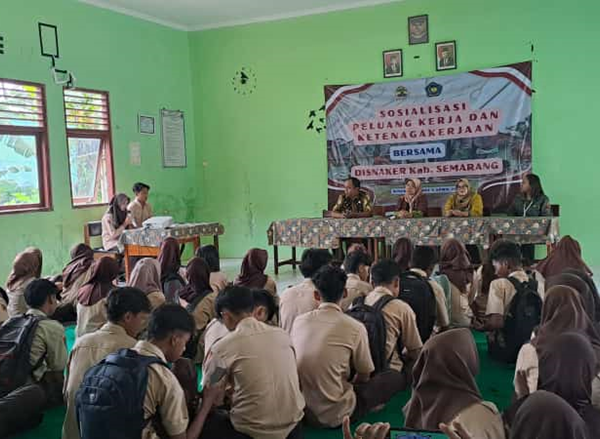 Sosialisasi Peluang Kerja & Ketenagakerjaan Bersama Disnaker Kab. Semarang Sosialisasi Peluang Kerja & Ketenagakerjaan Bersama Disnaker Kab. Semarang