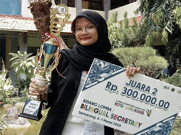 Rachmadina Cahya Mentari Putri Raih Prestasi dalam Lomba Kompetensi Siswa Tingkat Kota Semarang Rachmadina Cahya Mentari Putri Raih Prestasi dalam Lomba Kompetensi Siswa Tingkat Kota Semarang