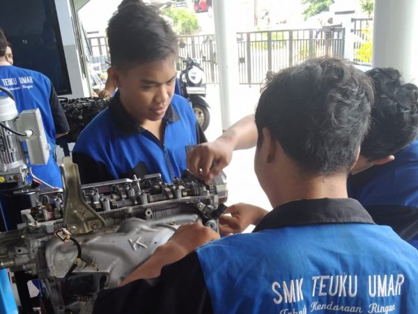Bingung Pilih Jurusan? Yuk Kenali Teknik Kendaraan Ringan SMK Teuku Umar Bingung Pilih Jurusan? Yuk Kenali Teknik Kendaraan Ringan SMK Teuku Umar