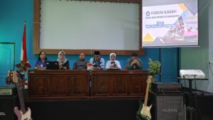 Tingkatkan Budaya Ilmiah di SMKN 10 Semarang Melalui Forum Ilmiah Tingkatkan Budaya Ilmiah di SMKN 10 Semarang Melalui Forum Ilmiah