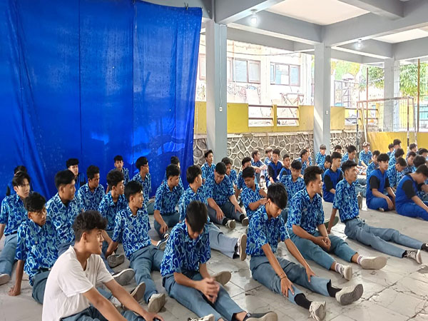 Membangun Kesadaran dan Tanggung Jawab Bagi Siswa Terlambat