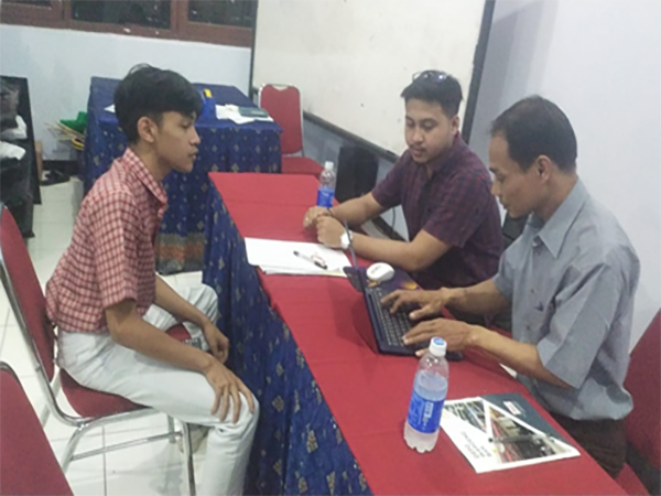 Peranan BKK dalam Meningkatkan Keterserapan Lulusan ke Dunia Kerja Peranan BKK dalam Meningkatkan Keterserapan Lulusan ke Dunia Kerja
