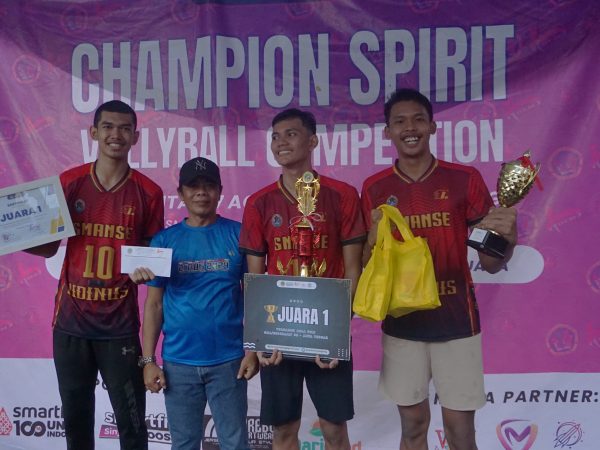 SMANSE Raih Juara 1 Turnamen Bola Voli Champion Spirit UNTAG 2024