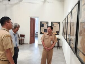 Kepala SMKN 10 Semarang Menghadiri Pameran Pers Dalam Lorong Waktu dan Penyelamatan Arsip Kepala SMKN 10 Semarang Menghadiri Pameran Pers Dalam Lorong Waktu dan Penyelamatan Arsip