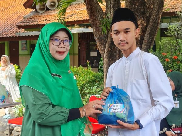 Meneladani Akhlak Rasulullah melalui Literasi Religi Meneladani Akhlak Rasulullah melalui Literasi Religi