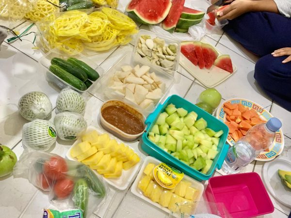 Rujak dan Infus Water Ala Siswa SMA N 5 Semarang: Nikmat dan Bergizi