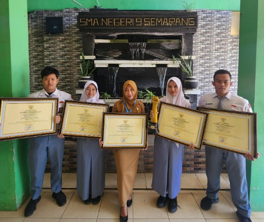 SMAN 9 Semarang Juara 2 Nasional di Lomba Literasi SDG's 2024