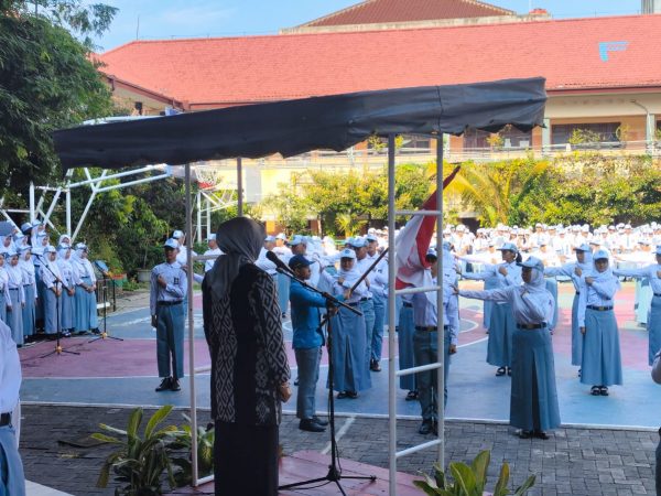 Pergantian Kepengurusam OSIS/MPK SMA N 5 Semarang Pergantian Kepengurusam OSIS/MPK SMA N 5 Semarang