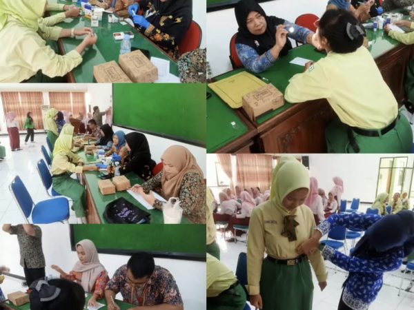 Pemeriksaan Kesehatan bagi Peserta Didik di SMK Negeri 2 Semarang oleh Puskesmas Halmahera Pemeriksaan Kesehatan bagi Peserta Didik di SMK Negeri 2 Semarang oleh Puskesmas Halmahera