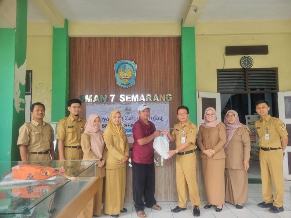 Tumbuhkan Kepedulian Terhadap Sesama, SMAN 7 Semarang Salurkanan Zakat dan Infaq Tumbuhkan Kepedulian Terhadap Sesama, SMAN 7 Semarang Salurkanan Zakat dan Infaq