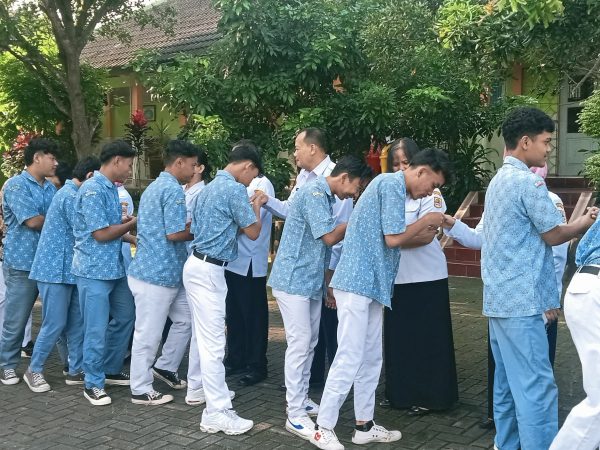 SMA Negeri 16 Semarang Gelar Halal Bihalal, Pererat Silaturahmi Keluarga Besar Sekolah SMA Negeri 16 Semarang Gelar Halal Bihalal, Pererat Silaturahmi Keluarga Besar Sekolah